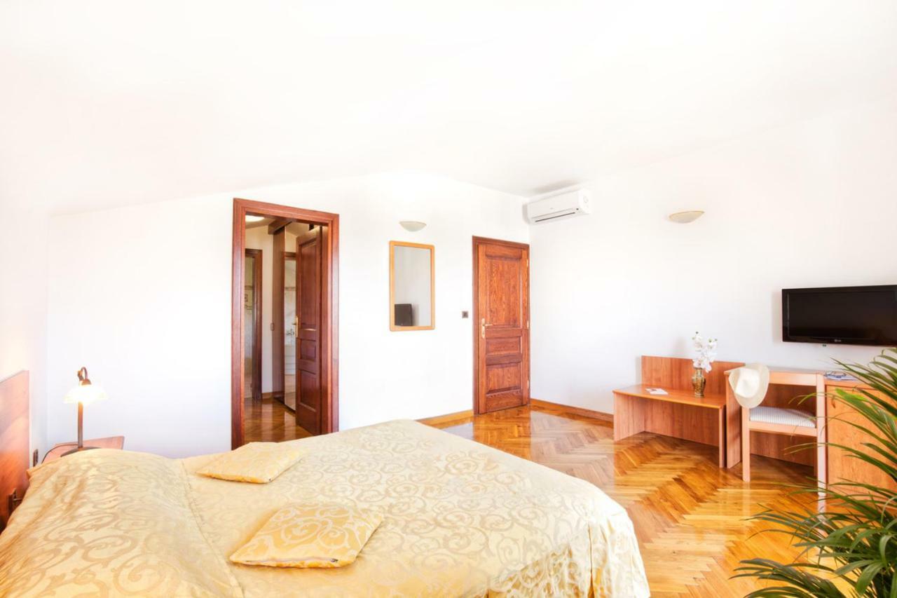 Villa Sveta Eufemija - Bed And Breakfast Rovinj Extérieur photo
